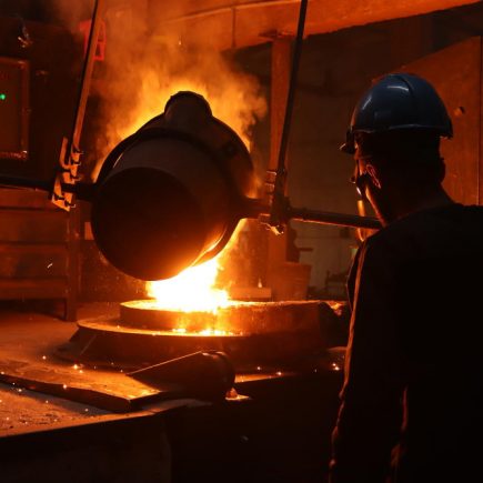 Como funciona o processo de forjamento a quente em metalúrgicas?
